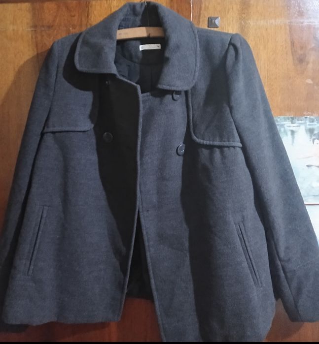 Vând/Schimb Palton negru , toamna-iarna -primavara, 23 lei