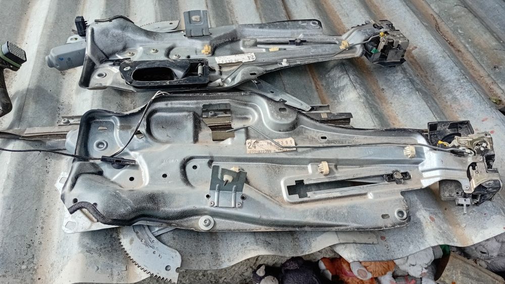 Два механизма за ел стъкла и една вътрешна и външна дръжка за Рено