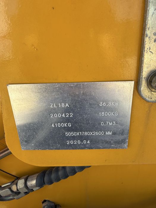 Челен товарач HYTEC ZL18A