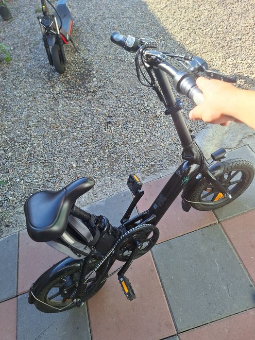 Vând bicicleta electrică