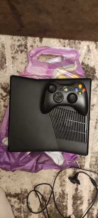 Xbox 360 + 2 игри