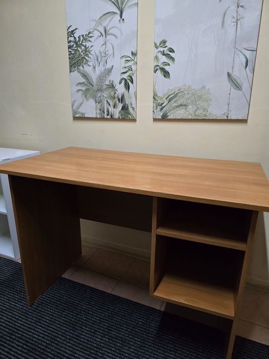 Письменный стол в хорошем состоянии