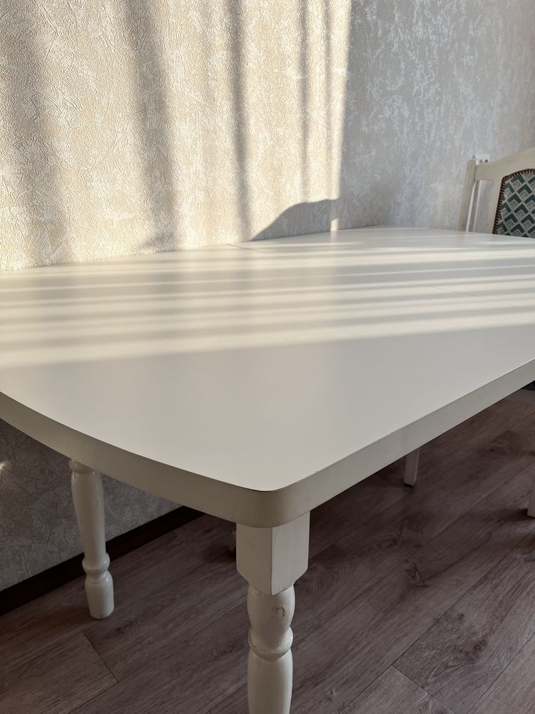 Кухоный стол из дерева