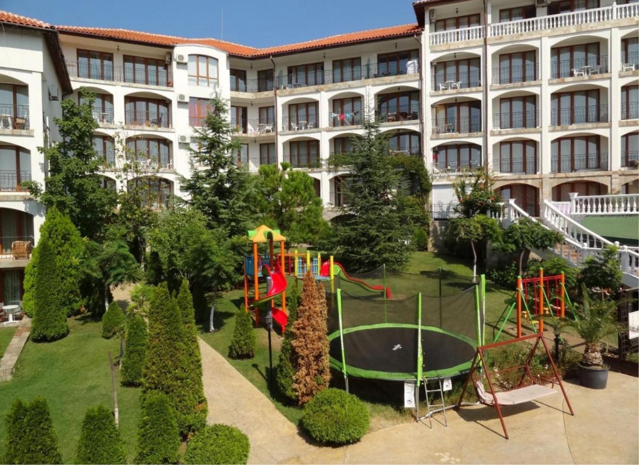 Продава се Двустаен апартамент в Свети Влас - 63 кв.м за 1330 €/кв.м - Снимка #2