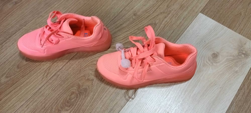 Adidasi roz Skechers marimea 35
