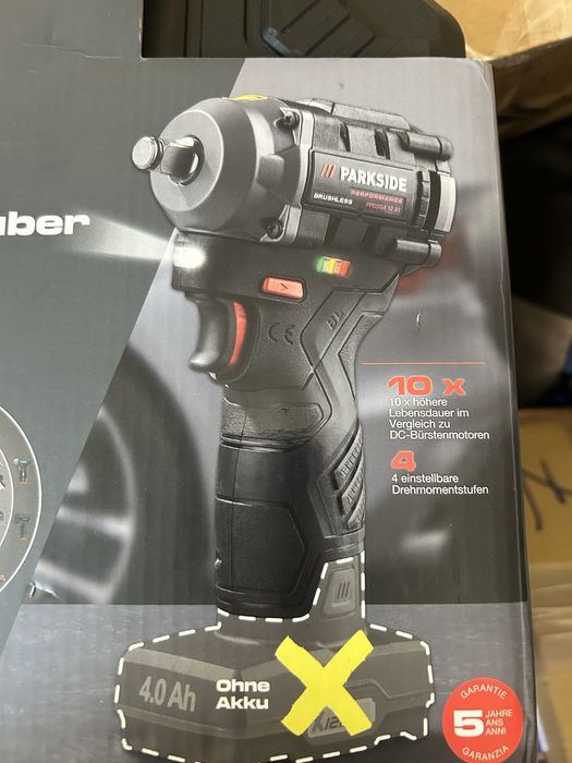 Autofiletanta cu percutie 12v si impact si cadou o trusa de burghie