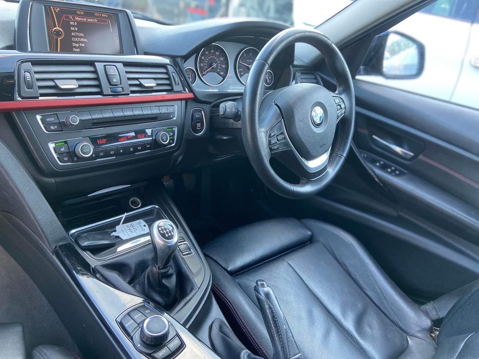 Dezmembrez BMW 318d F30 Sport Line,Recaro,Navi,volan Sport jante 392