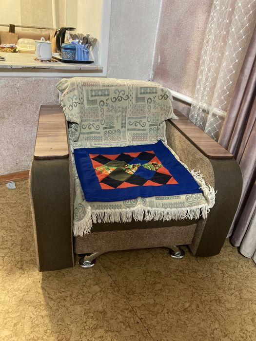 Продам Диван с креслом