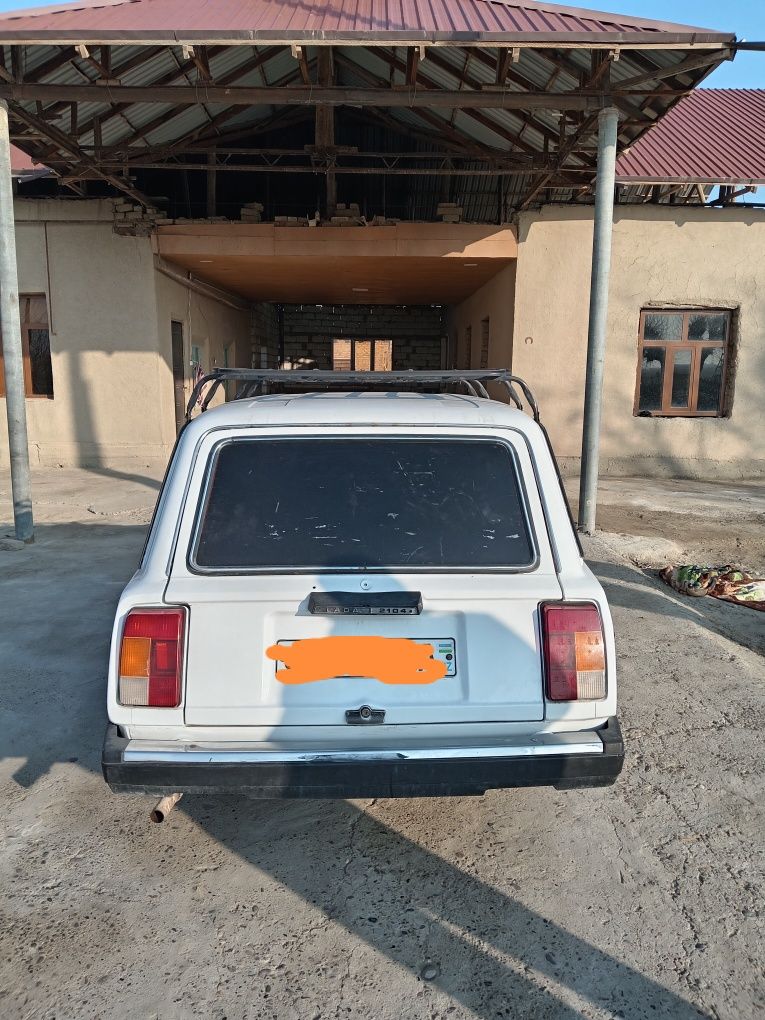 Lada sotiladi 2104