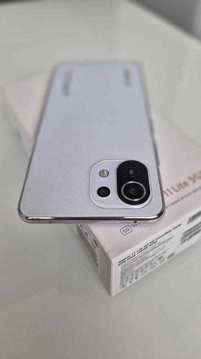 Телефон Xiaomi 11 Lite 5G NE . Подарък 5 броя кейсове!