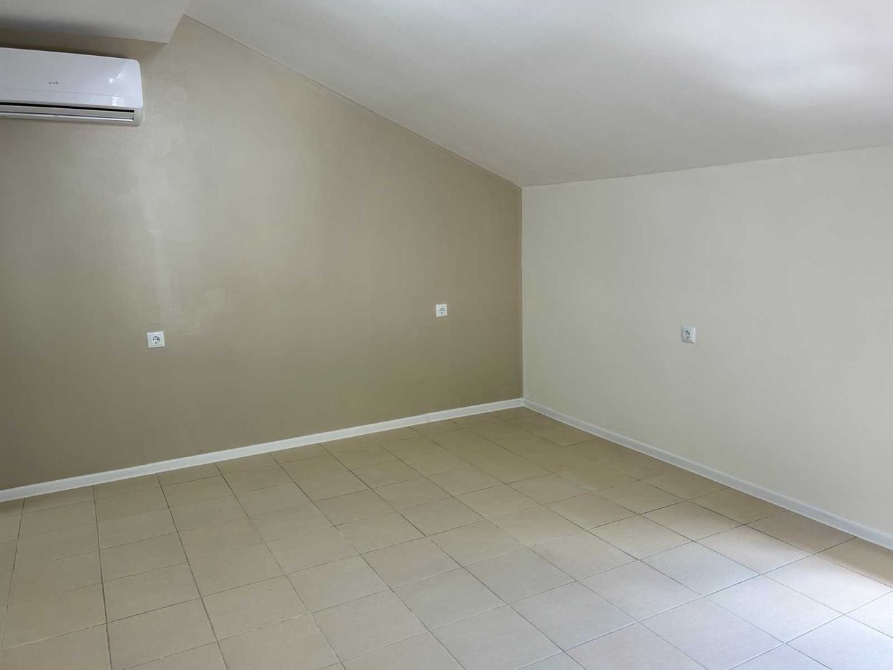 Продава се Тристаен апартамент в Велико Търново, Акация - 94 кв.м за 1118 €/кв.м - Снимка #9