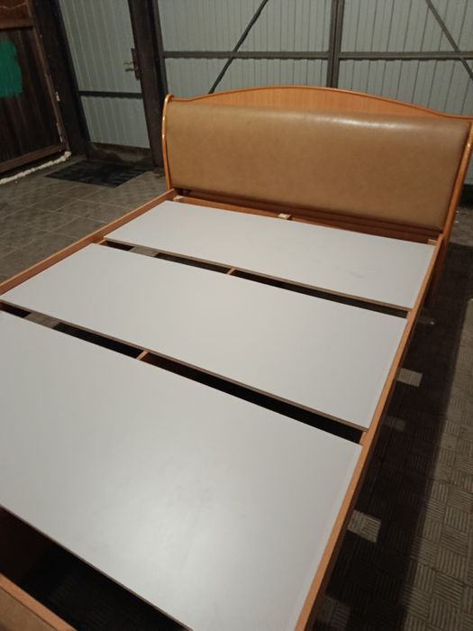 Продам кровать 1.60