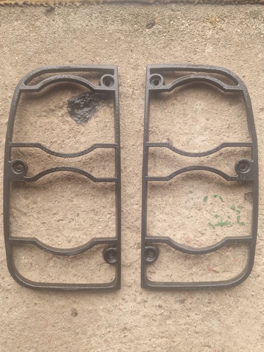 Vând grile Land Rover