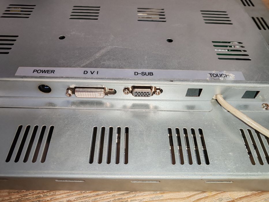 Monitoare profesionale 19”cu touch screen 3M