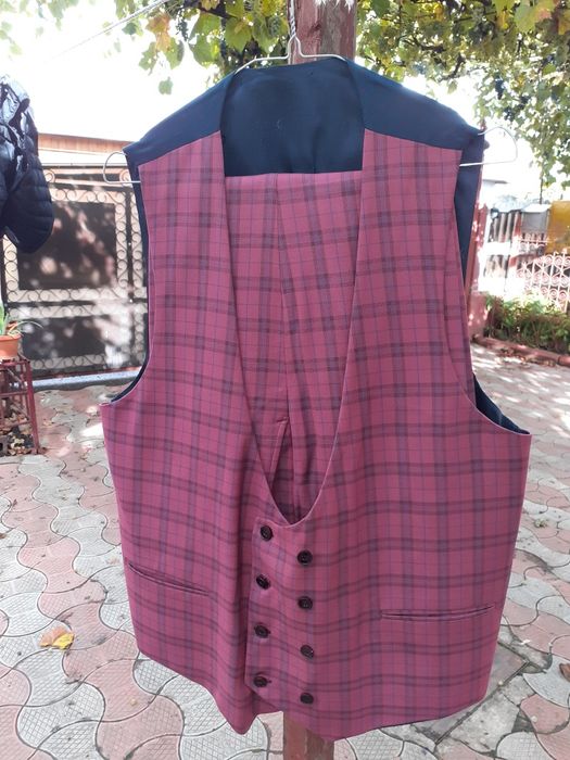 Costum făcut la comanda-3 piese