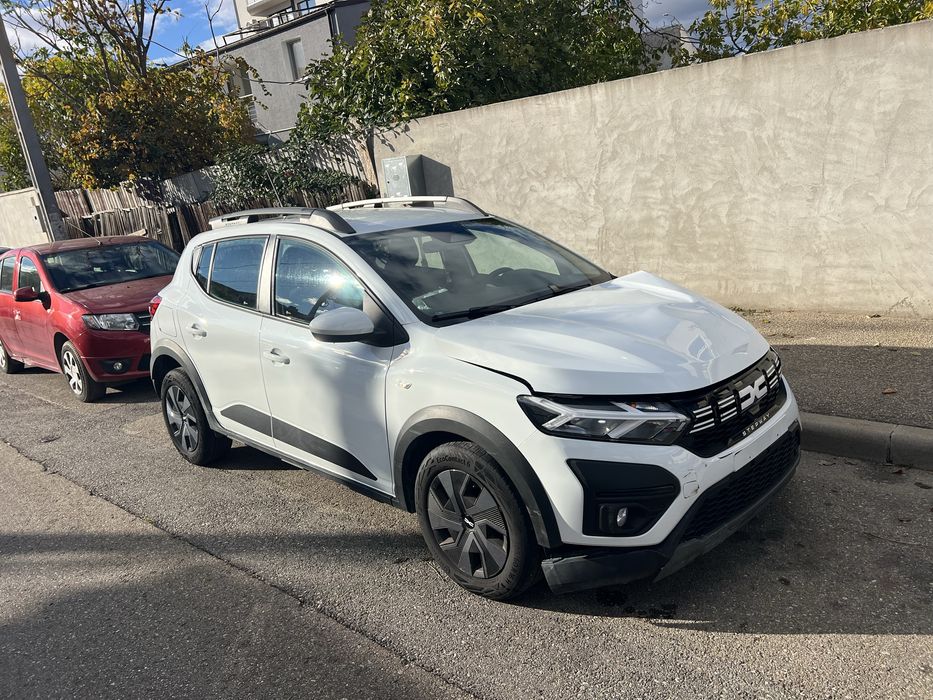Dacia Sandero Stepway 2024 avariat lovit doar 12 mii km