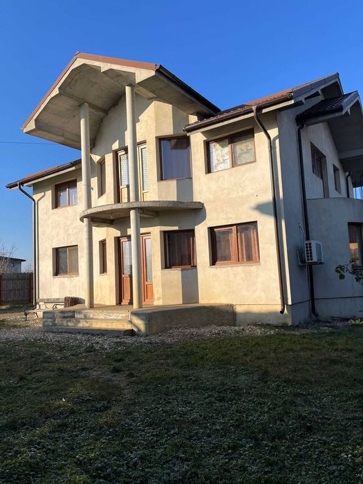 Vând casă zona Strehareț