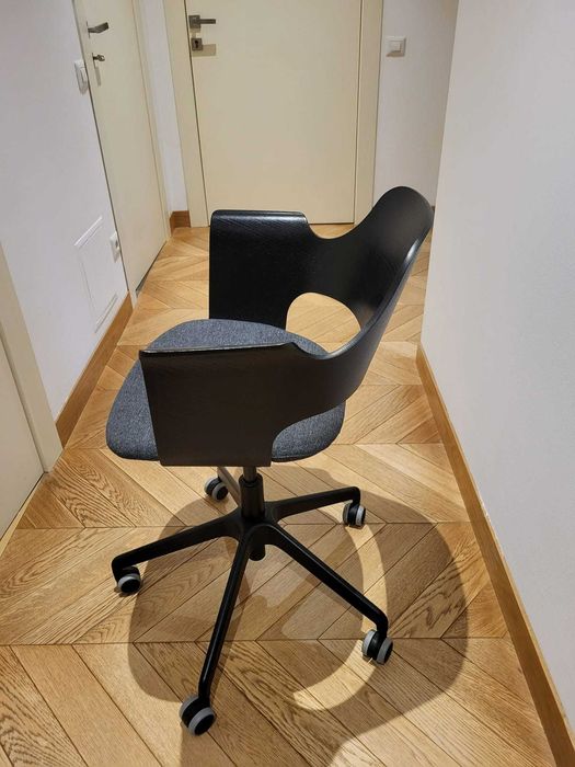 scaun birou rotativa din lemn negru