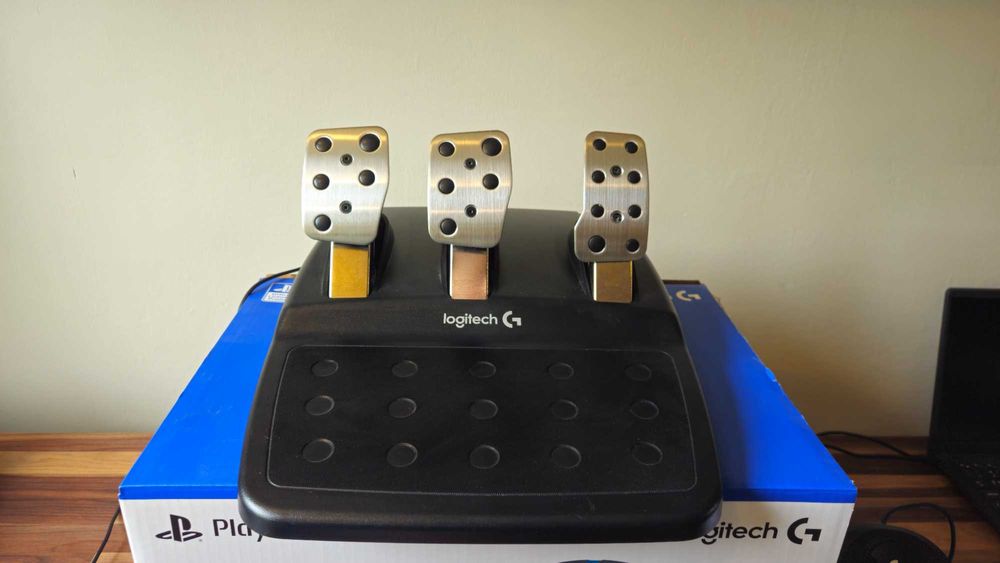 Logitech G29 + Driving Force Shifter