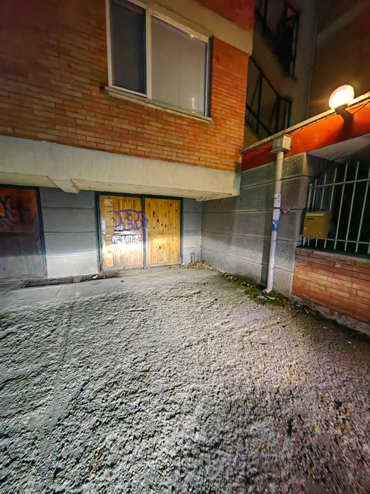 Продавам тристаен с гараж