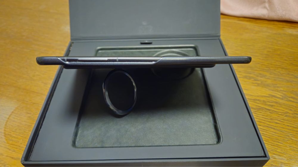 Vand honor magic v3. 12/512 cu garantie inca 2 ani ,folosit cateva zil