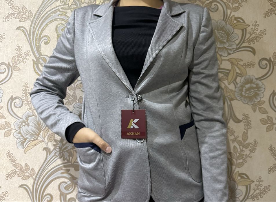 Пиджак серого цвета новый