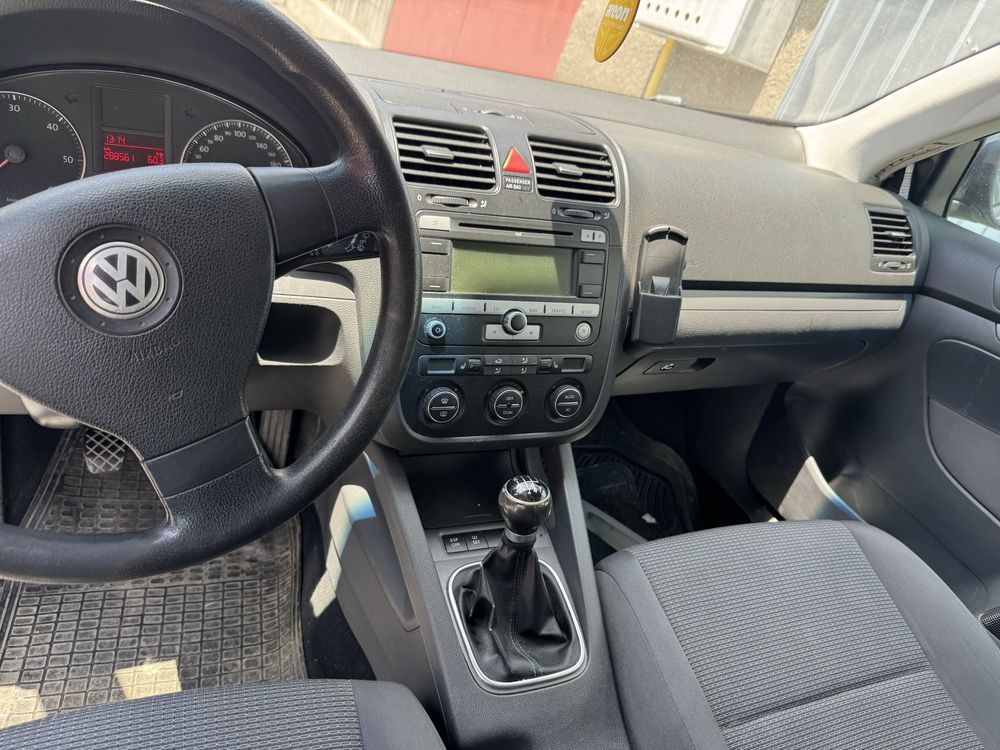 Dezmembrez dezmembrari vw golf 5 jetta break 1.9 TDI BLS 5 trepte