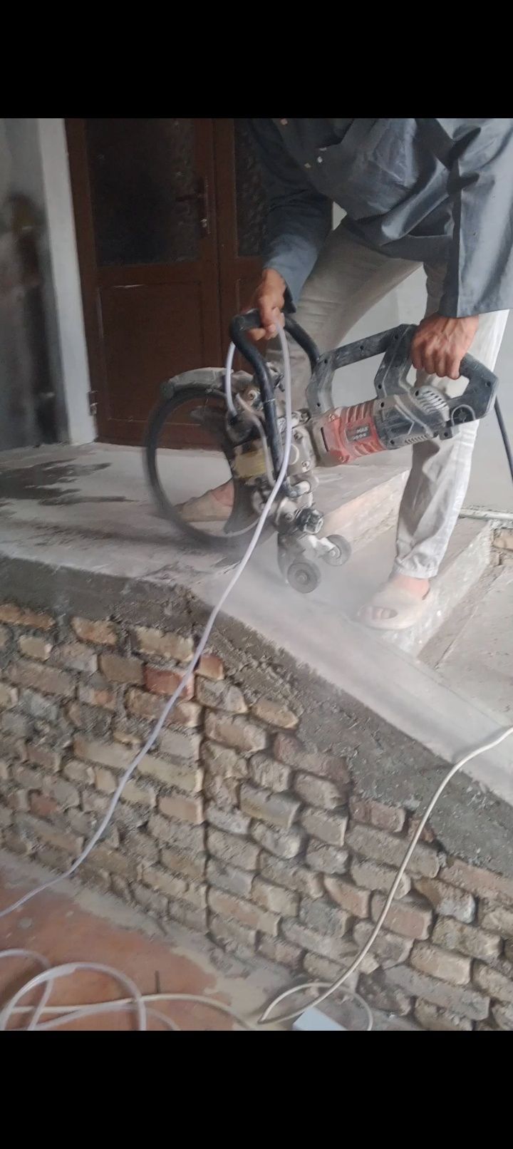 Beton teshish beton kesish beton buzish eshik ochish xizmatlarimiz bor