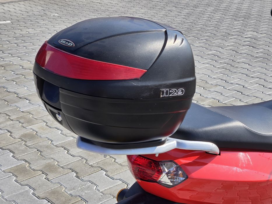 Scutere de inchiriat PEUGEOT Kisbee 50-60km/h de calitate (livrari)