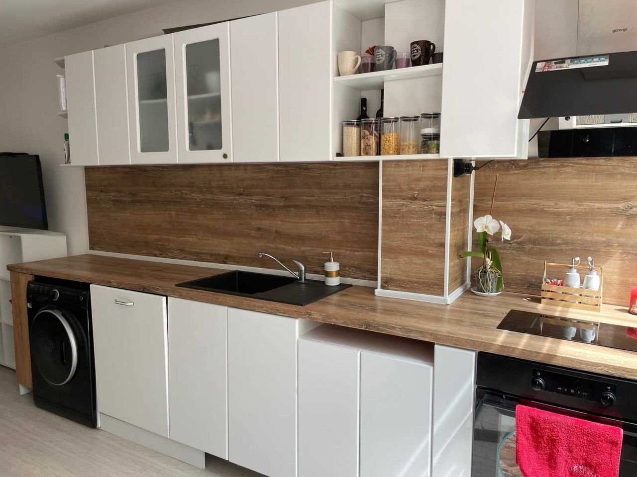 Дава се под наем Двустаен апартамент в София, Банишора - 55 кв.м за 459 € - Снимка #1