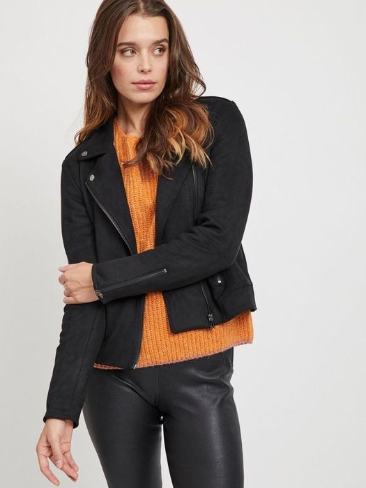 Велурено яке с етикет