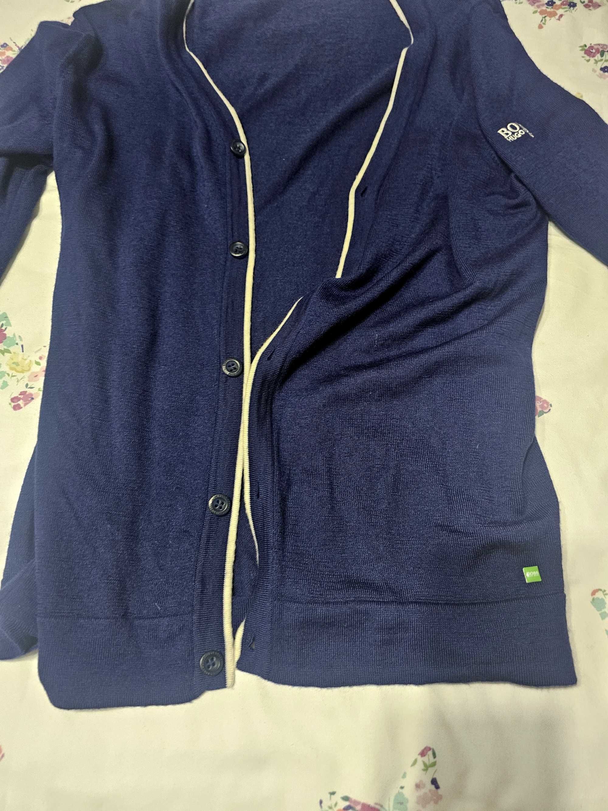 Продавам мъжка жилетка HugoBoss