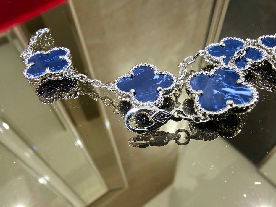 Van Cleef & Arpels VCA Silver Pietersite 5 Vintage Alhambra Гривна