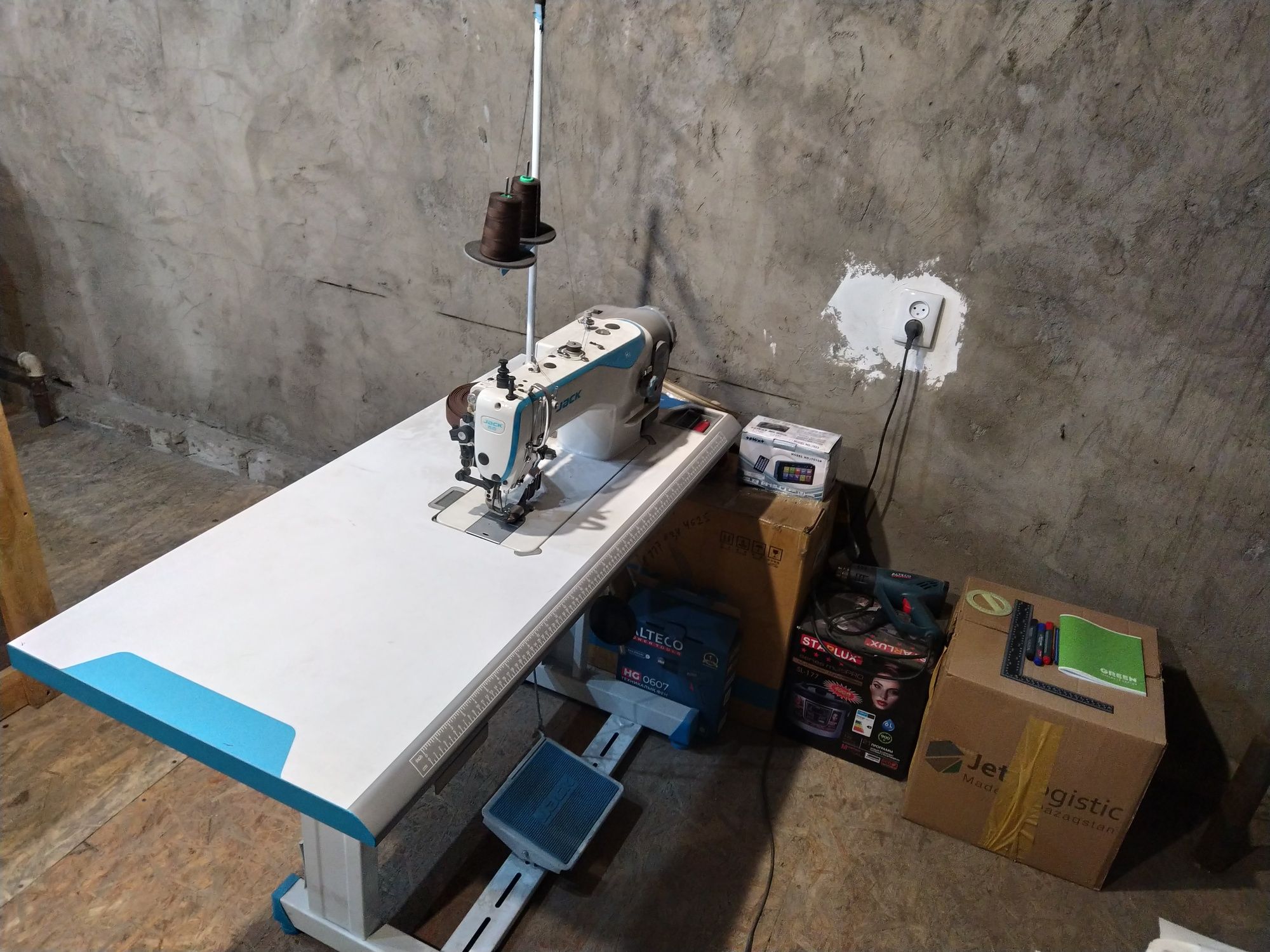 Продам профессианальную промышленную швейную машинку Jack H2