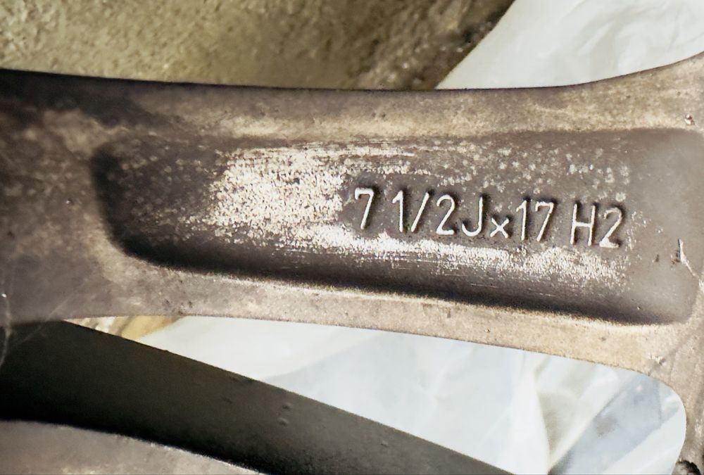 Vând jante BMW 225/50/R17 CAUCIUCURI DE IARNĂ