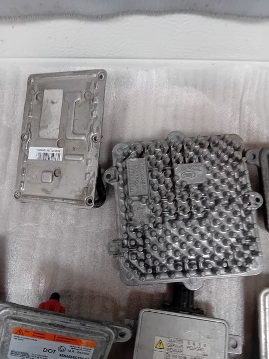 Calculatoare xenon diferite mărci de mașini.