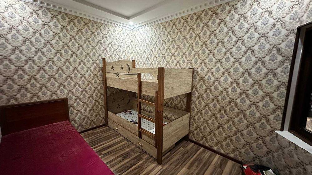 Фрунзиский 1 қаватда 2 хонали квартира ижарага берилади.ID:1406