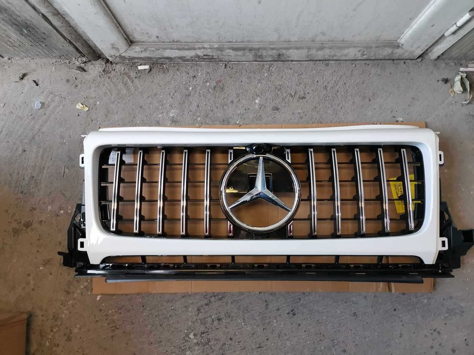 Предна решетка за Мерцедес G-class W464 бяла с черни ленти