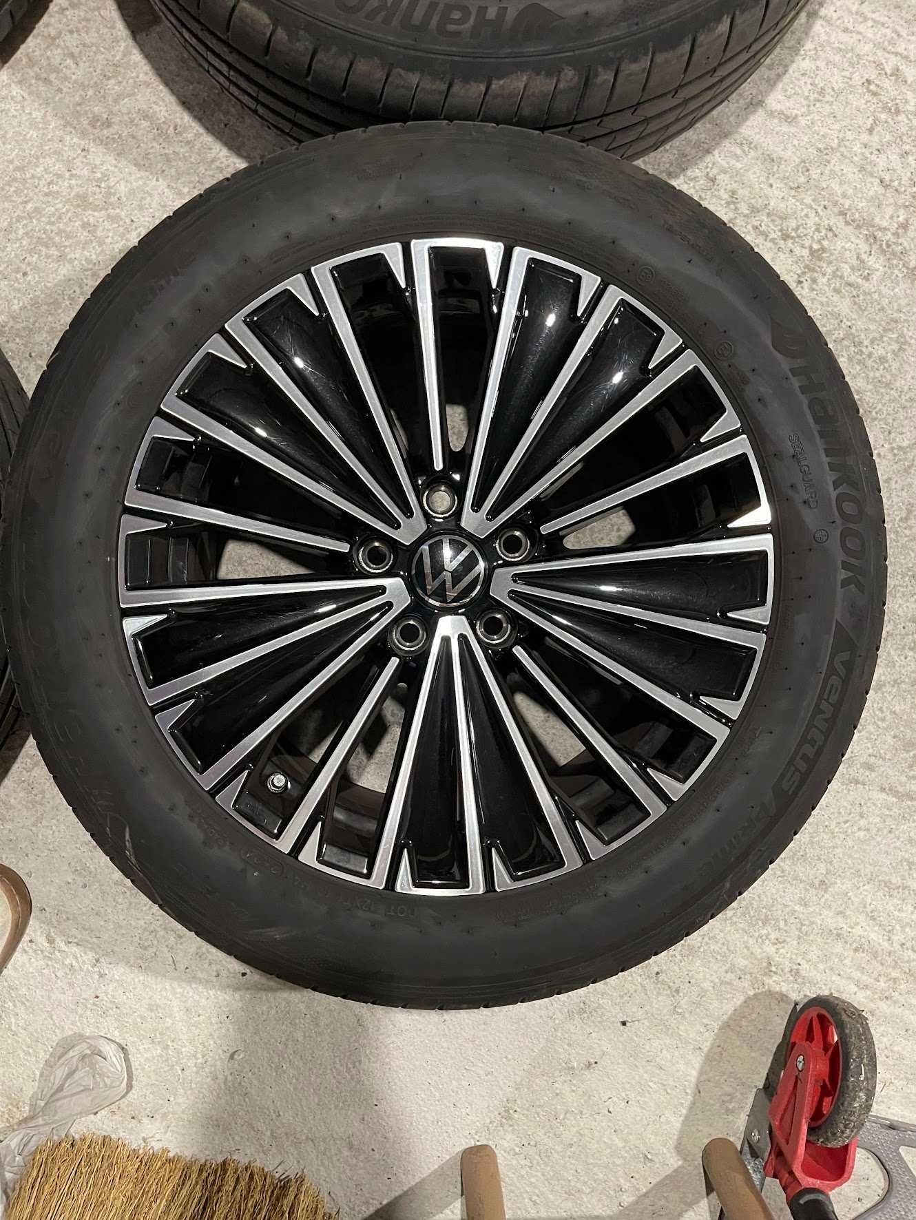 4 Броя Kumho Ventus Prime4 Sealguard, 215/55/17, DOT 2324