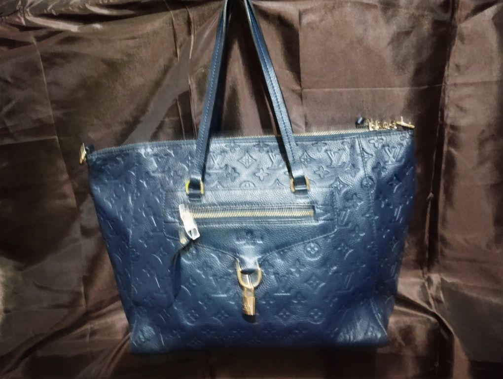 Vând geantă Louis Vuitton