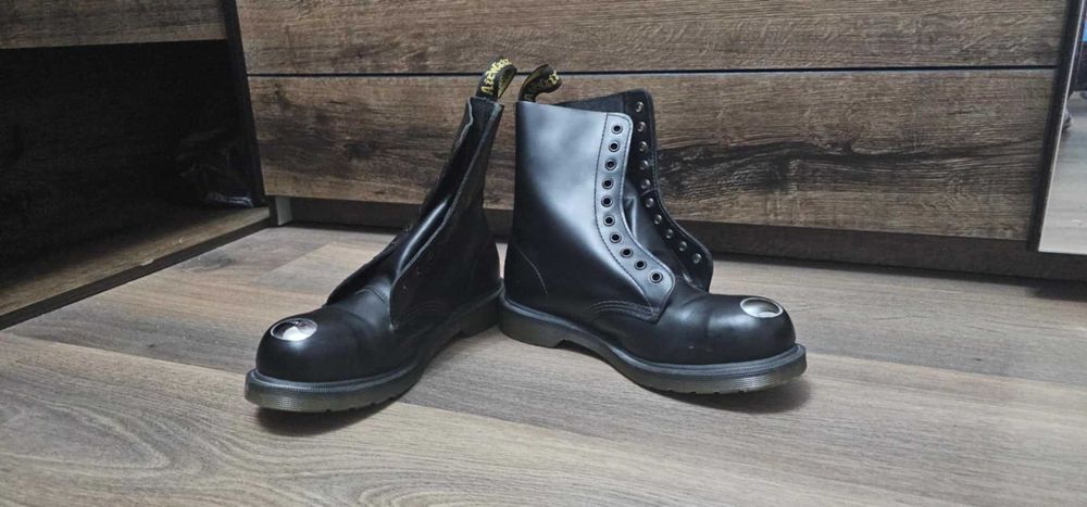 Dr Martens Maine 1490 10 hole exposed metal cap toe boots