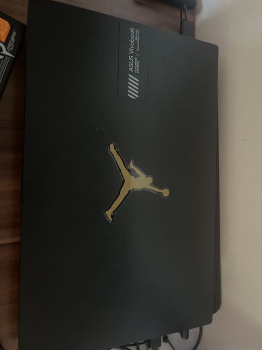 Vand sau schimb (pe PC),Laptop Vivobook de gaming