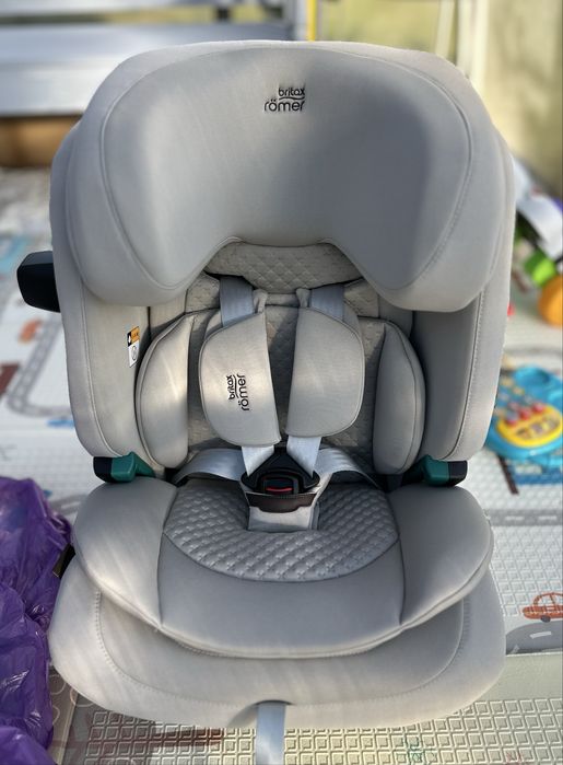 ЧИСТО НОВ Britax romer advansafix pro lux