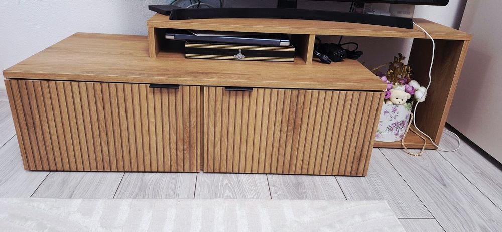 Vand comodă TV in stare perfecta