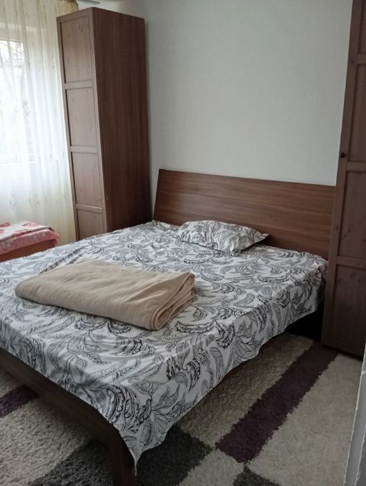 Închiriez camera in apartament