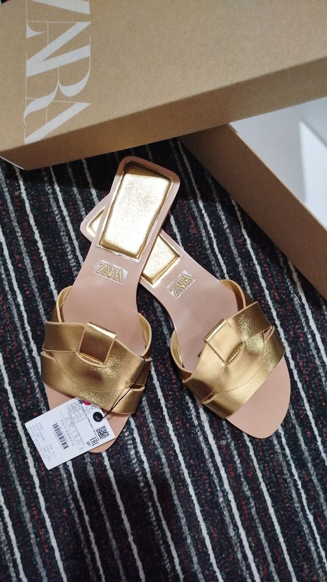 Тапочки от бренда Zara