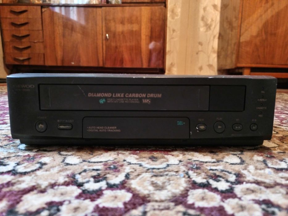 Продам кассетный видеомагнитофон Daewoo