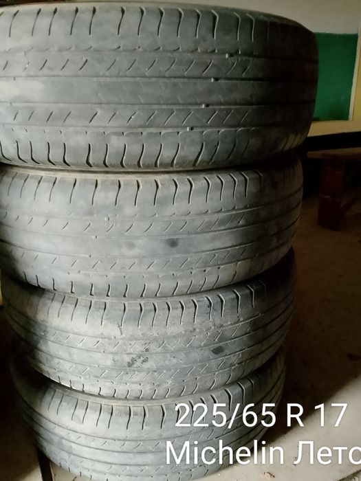 Продам комплект резины на 17 лето