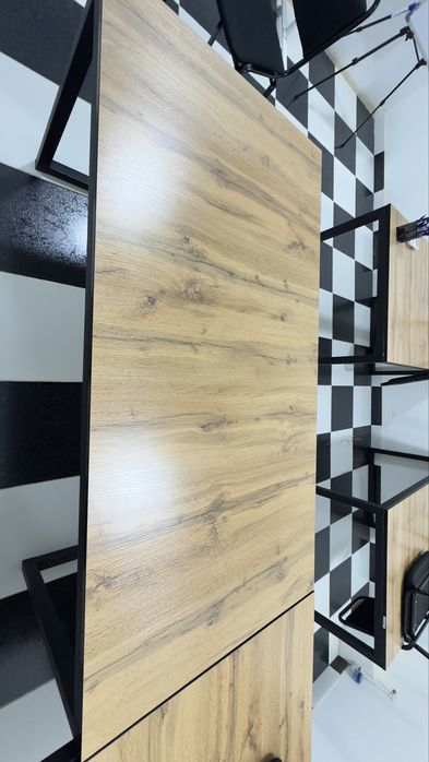 Loft stollar sotiladi. O’quv markaz, ofis, oshxona uchun zo’r tushadi