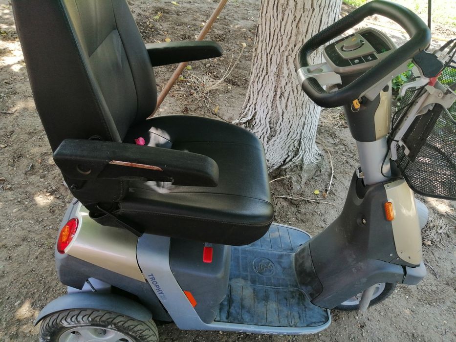 Vând scuter electric persoane cu dizabilități...